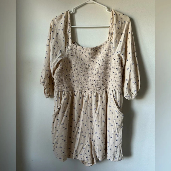 American Eagle Boho Ivory and Blue Floral Romper - Picture 1 of 5